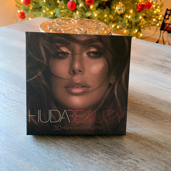 HUDA BEAUTY Other - Huda Beauty 3D Highlighter Palette Bronze
